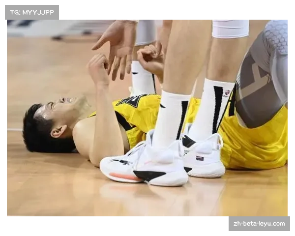 整体防守体系依靠快速轮转和协防弥补漏洞